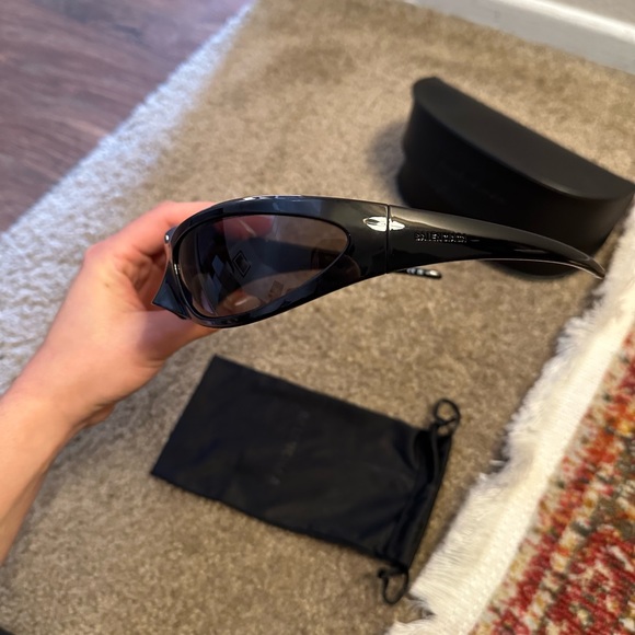 Balenciaga Skin Cat Sunglasses - Picture 3 of 6